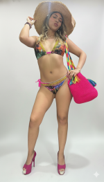Bikini Triángulo Estampado Tropical – Doble Ajuste y Detalles Artesanales