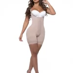 Faja corta con cuatro niveles de broches totalmente abierta